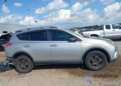 2017 Toyota Rav4 Le z USA, uszkodzony, nr VIN 2T3ZFREV3HW335310